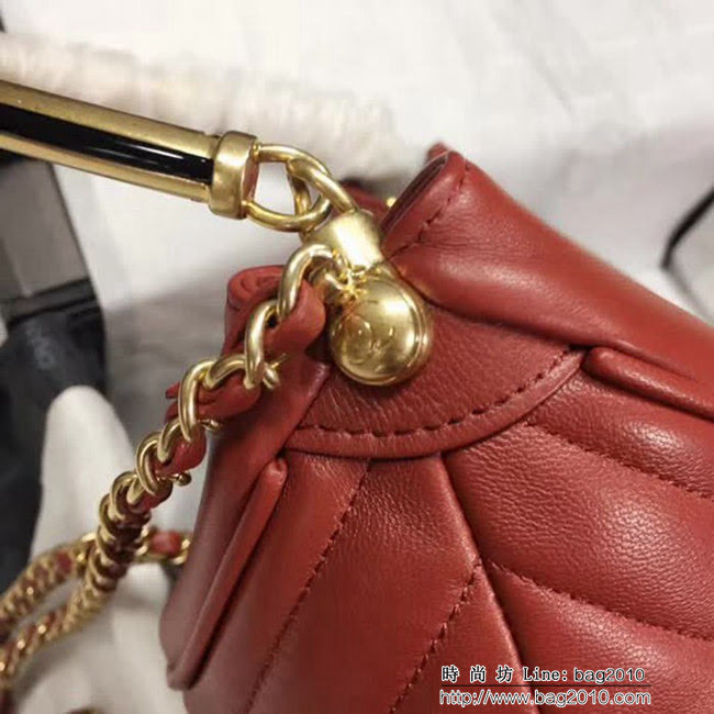 香奈兒CHANEL 57861 2018款徽章水桶包 時尚簡約風格 DSC1267